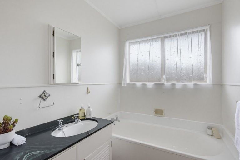 Photo of property in 19 Rimu Street, Levin, 5510