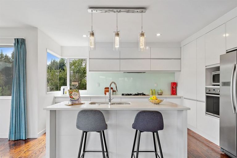 Photo of property in 25 Ballyboe Place, Pinehill, Auckland, 0632