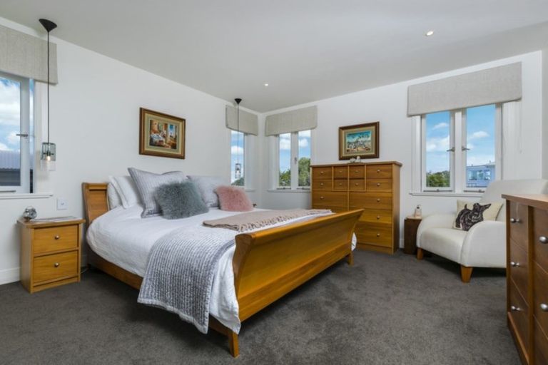Photo of property in 31 Seacliffe Avenue, Belmont, Auckland, 0622