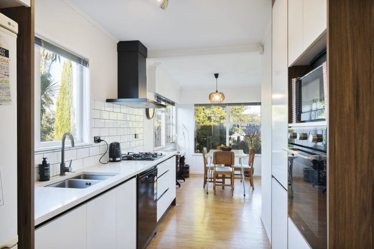 Photo of property in 60 Hilling Street, Titirangi, Auckland, 0604