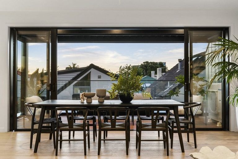 Photo of property in 7a Crete Avenue, Milford, Auckland, 0620