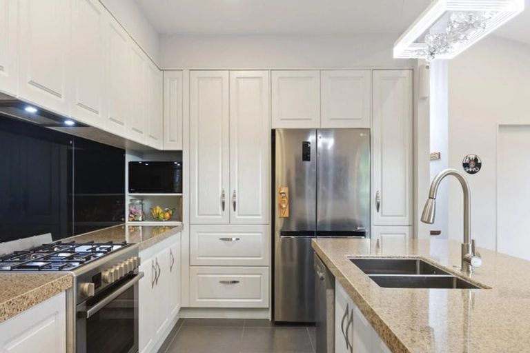 Photo of property in 20 Knoll Rise, Pukekohe, 2120