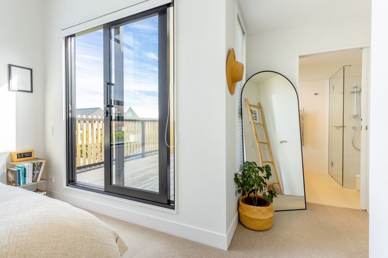 Photo of property in 15 Isitt Road, Hobsonville, Auckland, 0616