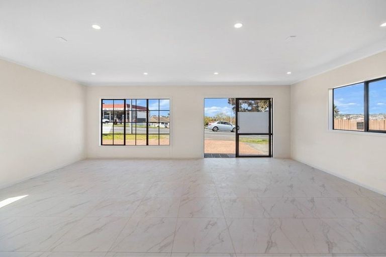 Photo of property in 117 Botany Road, Botany Downs, Auckland, 2010