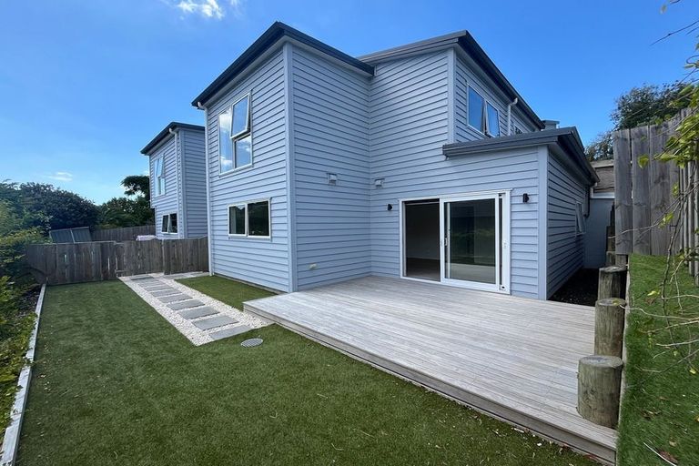 Photo of property in 28a Halberg Street, Glenfield, Auckland, 0629