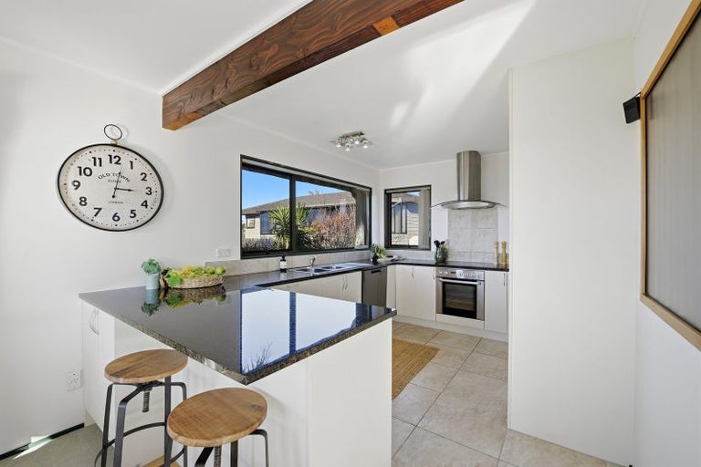 Photo of property in 2/983 Beach Road, Torbay, Auckland, 0630