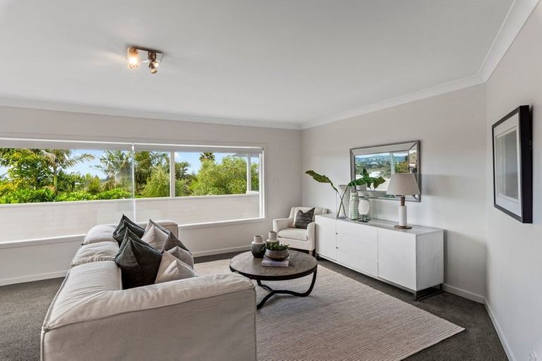 Photo of property in 41 Pohutukawa Avenue, Red Beach, 0932