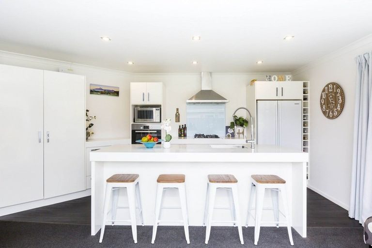 Photo of property in 4 Citrine Grove, Timberlea, Upper Hutt, 5018