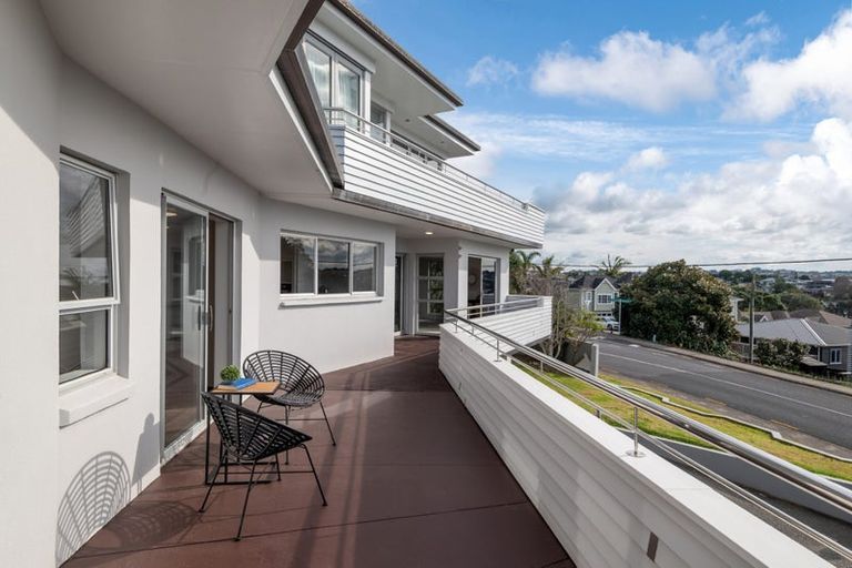 Photo of property in 1/3 Garadice Road, Rothesay Bay, Auckland, 0630