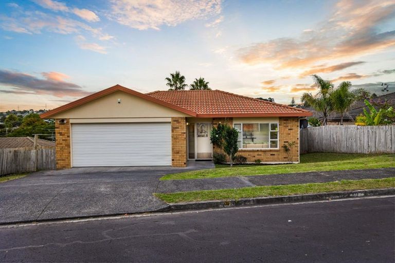 Photo of property in 13 Ginders Drive, Massey, Auckland, 0614