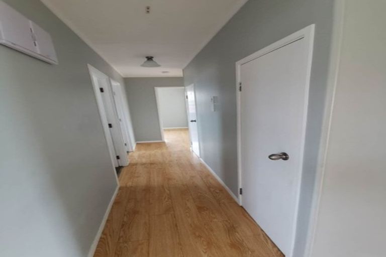 Photo of property in 14 Tango Place, Henderson, Auckland, 0610