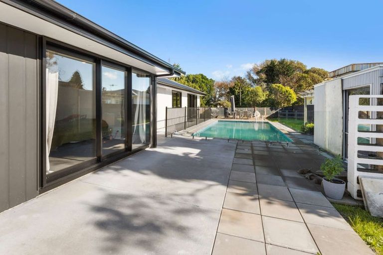 Photo of property in 136b Seaview Road, Westown, New Plymouth, 4310