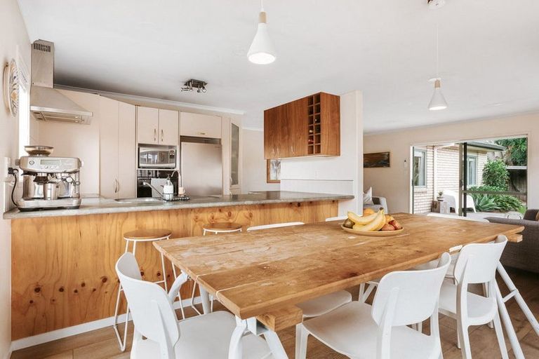 Photo of property in 14 Grabella Place, Papamoa Beach, Papamoa, 3118