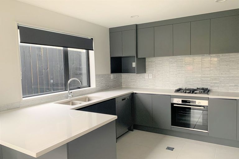 Photo of property in 10a Kelkirk Street, Kelston, Auckland, 0602