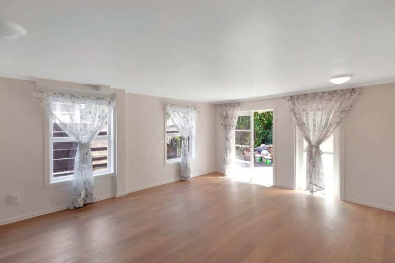 Photo of property in 5 Hillcrest Grove, Hillpark, Auckland, 2102