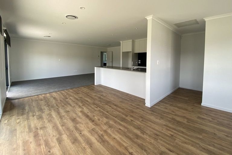 Photo of property in 16 Austin Reid Avenue, Carterton, 5713