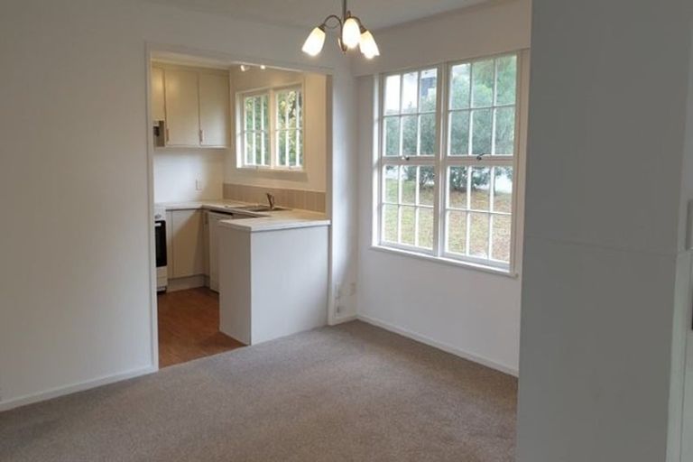 Photo of property in 14 Easton Park Parade, Glenfield, Auckland, 0629