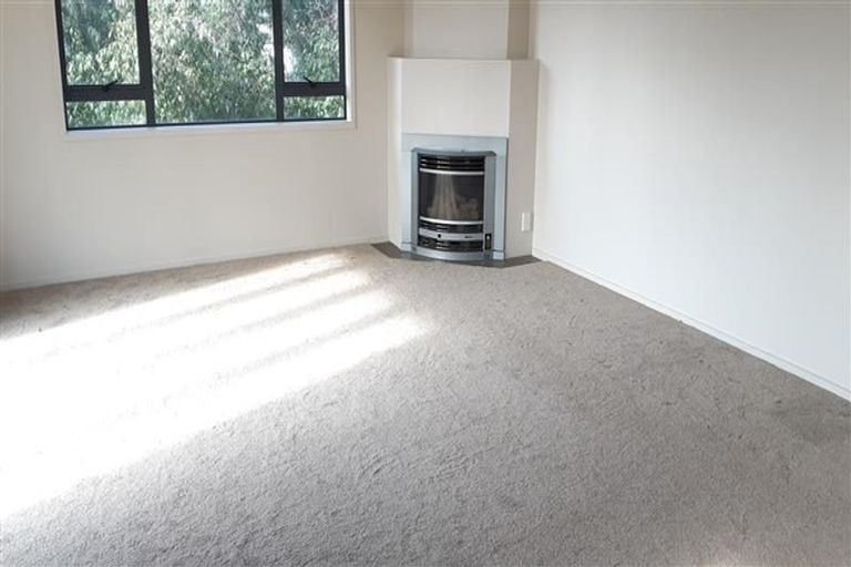 Photo of property in 5 Monet Grove, West Harbour, Auckland, 0618