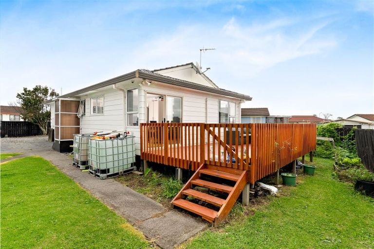 Photo of property in 2/13 Etherton Drive, Weymouth, Auckland, 2103