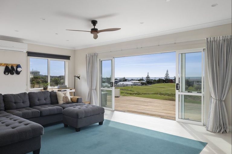 Photo of property in 13 Otaraia Road, Riversdale Beach, Masterton, 5872
