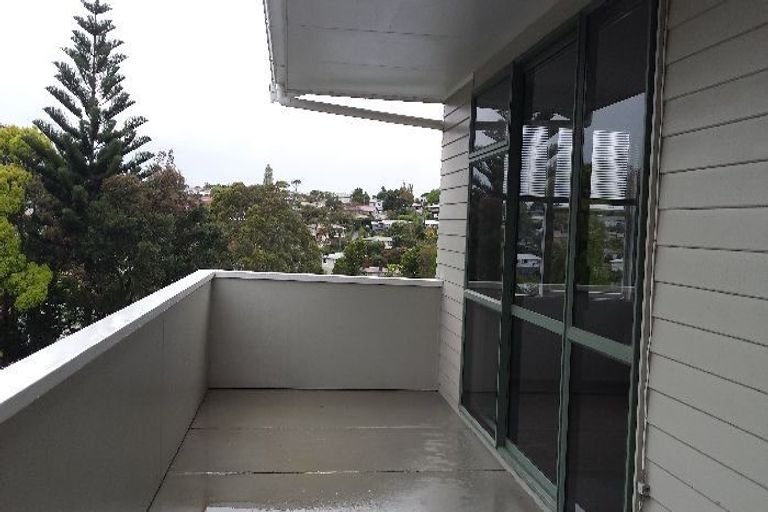 Photo of property in 1/36 Knightsbridge Drive, Forrest Hill, Auckland, 0620