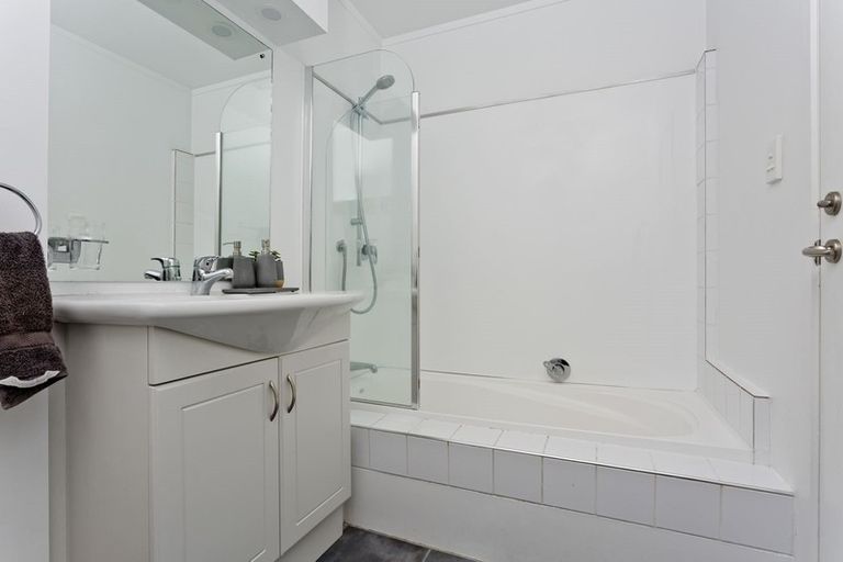Photo of property in 20 Kallista Place, Browns Bay, Auckland, 0630