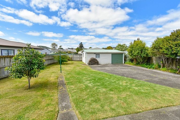 Photo of property in 2 Valentine Street, Papakura, 2110