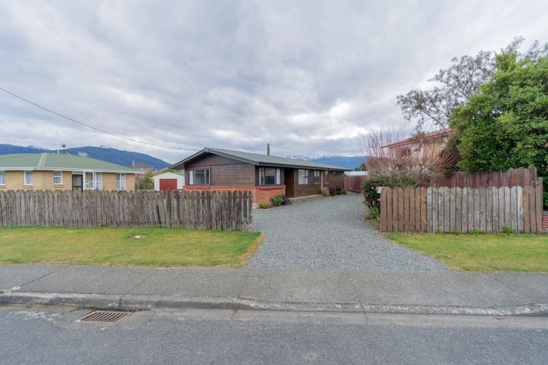 Photo of property in 213 Milford Road, Te Anau, 9600