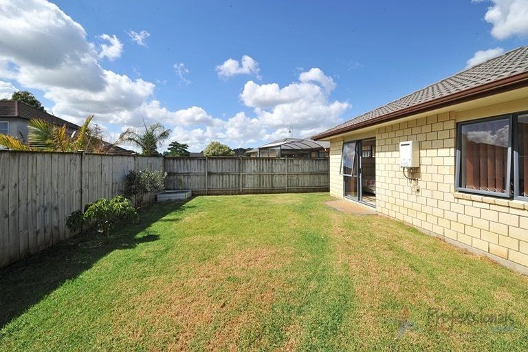 Photo of property in 10 Belfry Place, Wattle Downs, Auckland, 2103