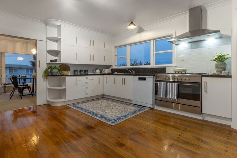 Photo of property in 14 Duke Street, Levin, 5510