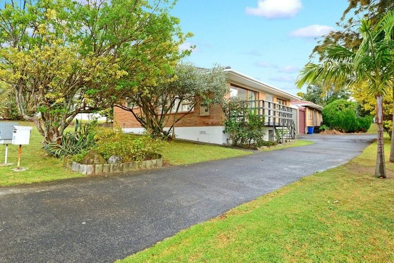 Photo of property in 1/6 Kathleen Street, Totara Vale, Auckland, 0627