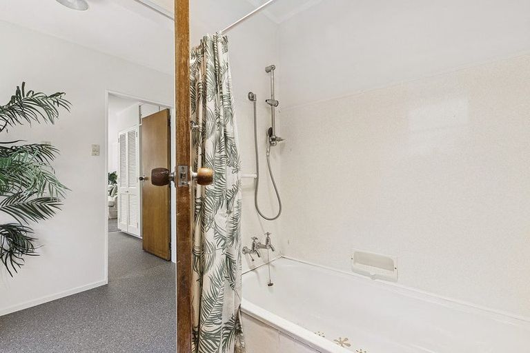 Photo of property in 105b Taylor Terrace, Tawa, Wellington, 5028