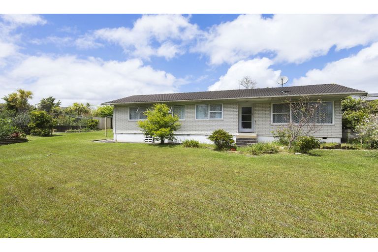 Photo of property in 9 Gregg Place, Sunnyvale, Auckland, 0612