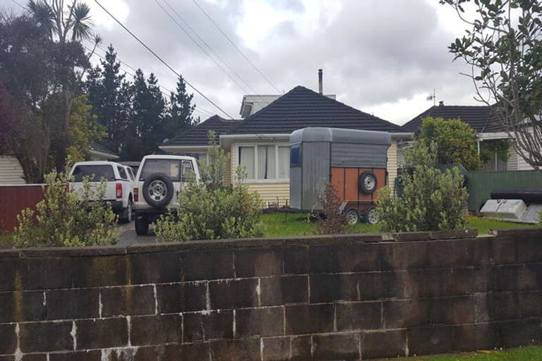 Photo of property in 27 Hinau Grove, Wainuiomata, Lower Hutt, 5014