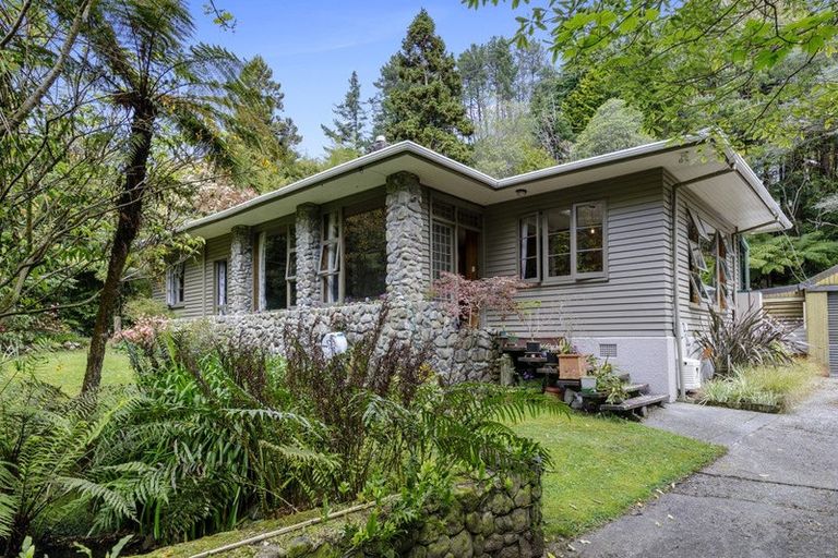 Photo of property in 496 Stokes Valley Road, Stokes Valley, Lower Hutt, 5019