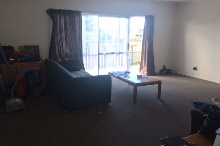 Photo of property in 136 Hutchinson Avenue, New Lynn, Auckland, 0600