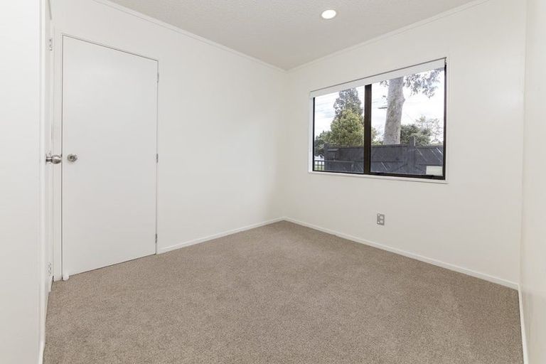 Photo of property in 1/41 Sabulite Road, Kelston, Auckland, 0602