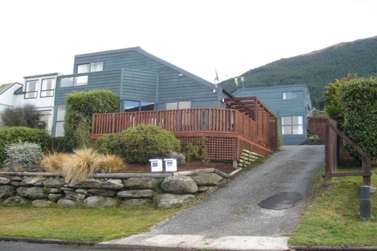 Photo of property in 10a Wynyard Crescent, Fernhill, Queenstown, 9300
