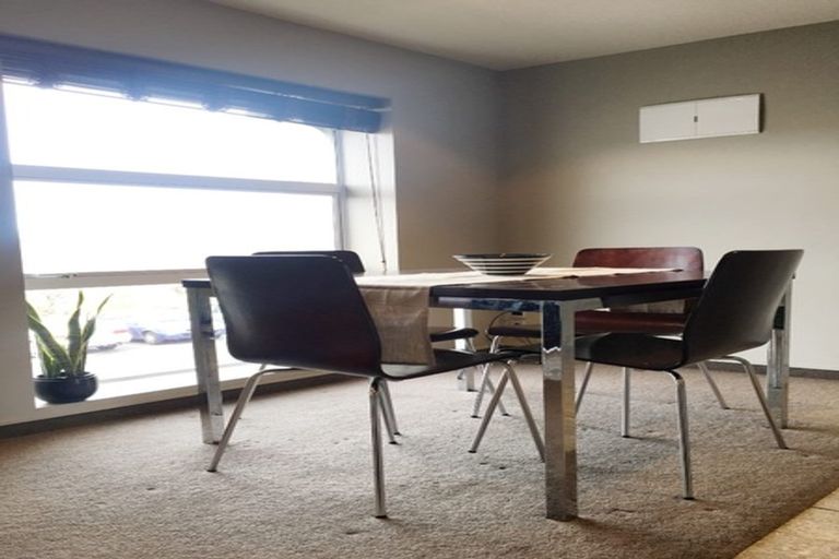 Photo of property in 1/2 Manor Place, Dunedin Central, Dunedin, 9016