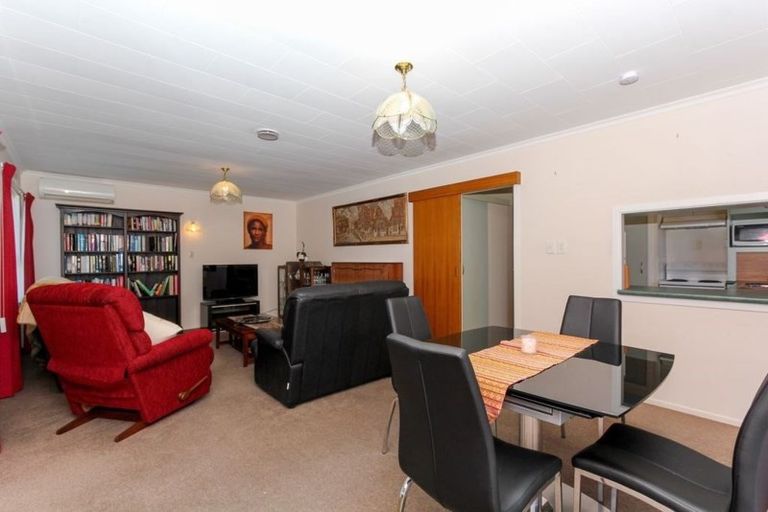 Photo of property in 2/246 Courtenay Street, Strandon, New Plymouth, 4312