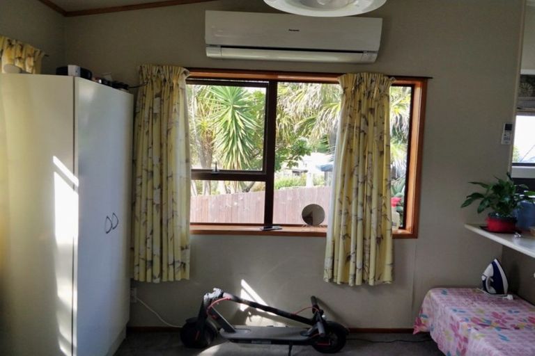 Photo of property in 1/48 Lemnos Place, Titirangi, Auckland, 0604