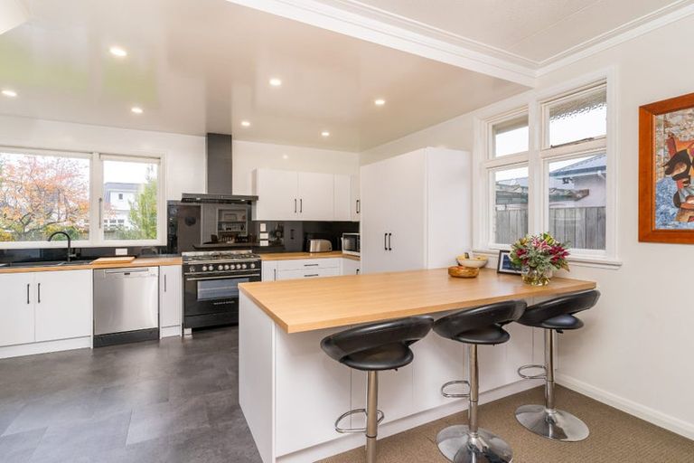 Photo of property in 16 Wycolla Avenue, Saint Clair, Dunedin, 9012