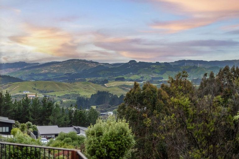 Photo of property in 154 Endeavour Drive, Whitby, Porirua, 5024