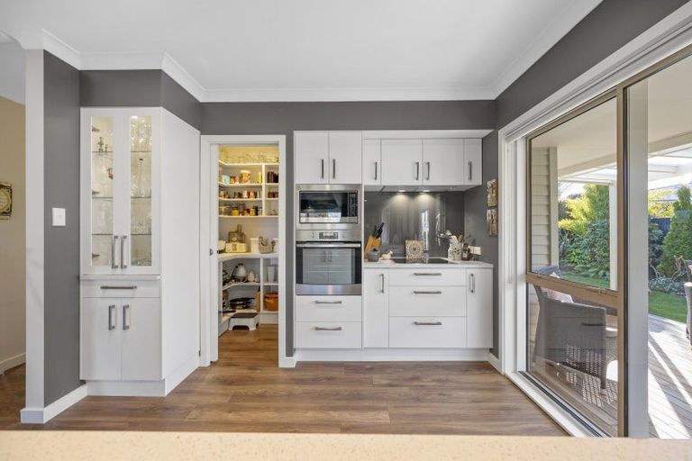 Photo of property in 1 Willow Drive, Taradale, Napier, 4112