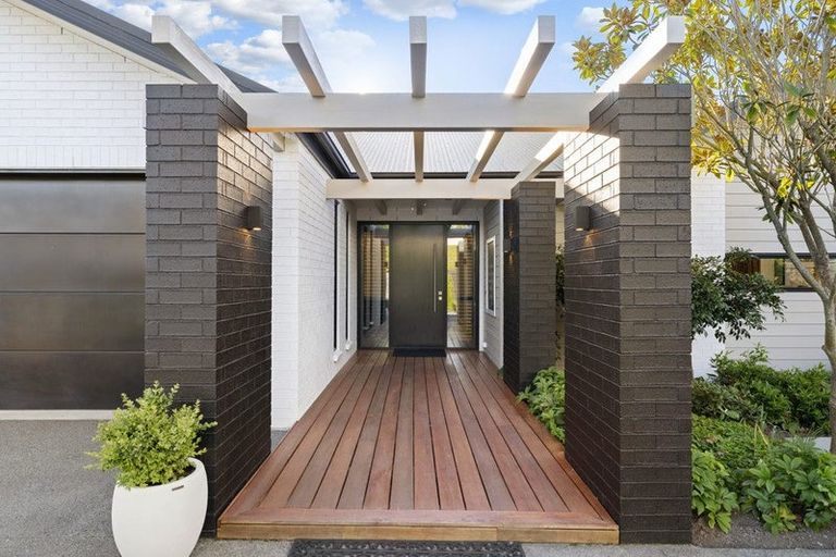 Photo of property in 5 Dalweny Lane, Cracroft, Christchurch, 8025