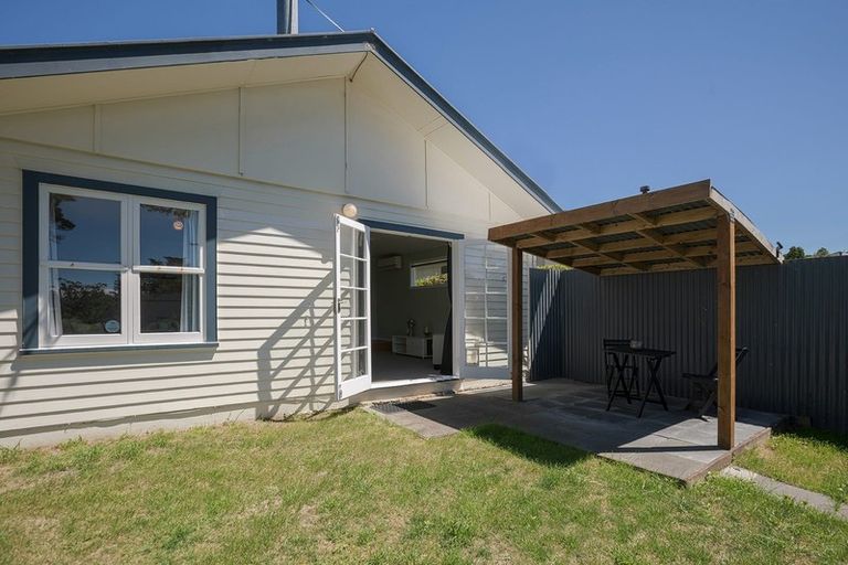 Photo of property in 120 Miromiro Road, Normandale, Lower Hutt, 5010