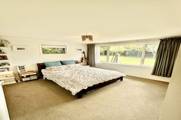 Photo of property in 1 Arahia Street, Northcote, Auckland, 0627