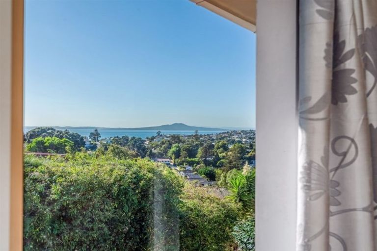 Photo of property in 1/104 Carlisle Road, Browns Bay, Auckland, 0632
