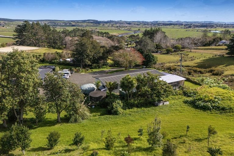 Photo of property in 207 Mangakura Road, Helensville, 0875