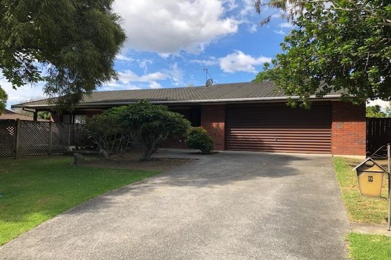 Photo of property in 8 Donzella Place, Conifer Grove, Takanini, 2112